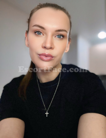 JULIA MIR EscortFace Side