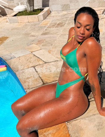 Escort in Athens - Izza Dora